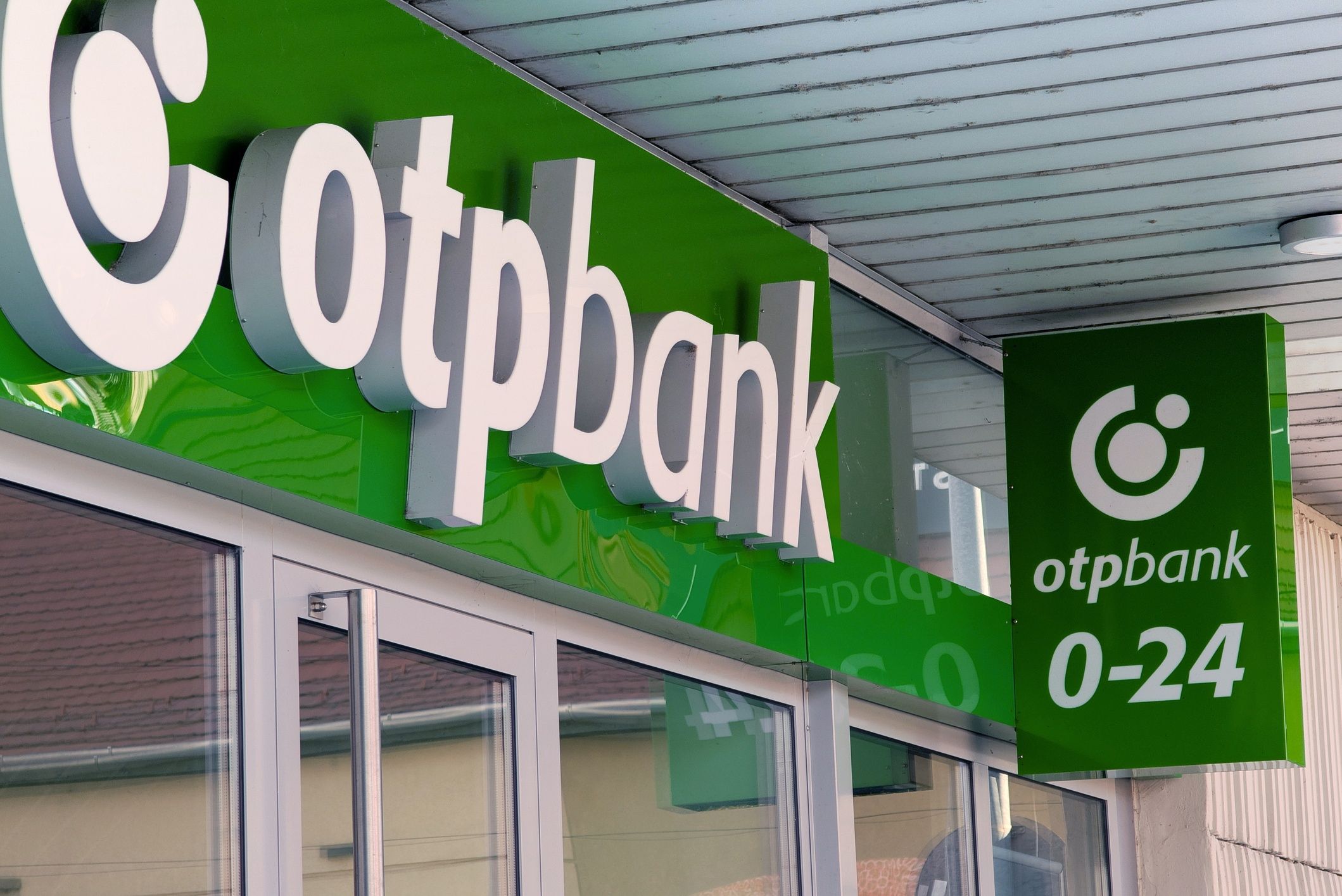  Угорський OTP Bank купить балтійську банківську групу 
