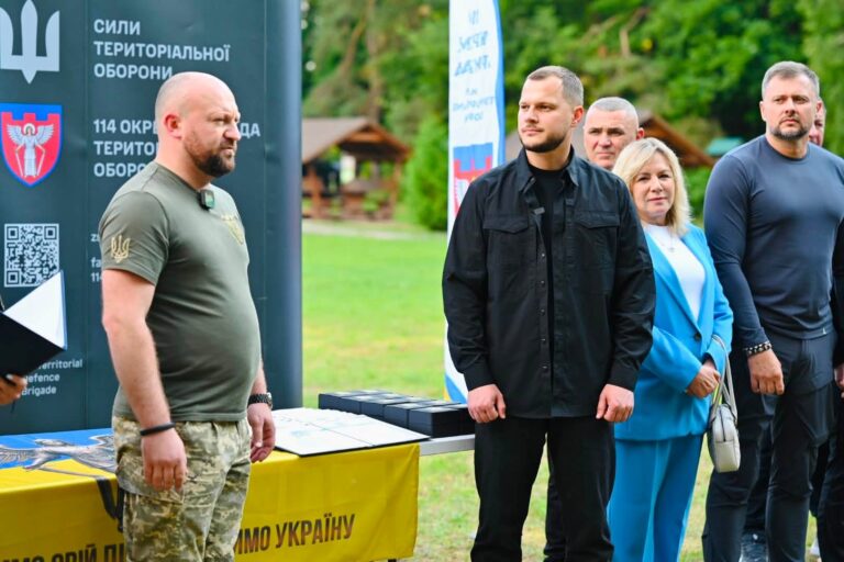  Київщина передала 114-й бригаді ТрО 15 нових пікапів 