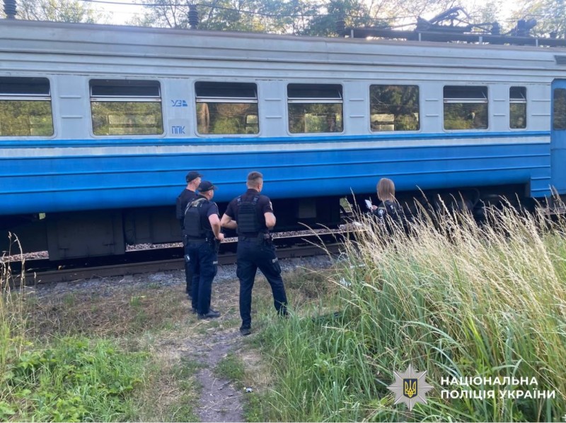  Під колесами потяга загинув 53-річний чоловік: поліція Київщини розслідує обставини події 