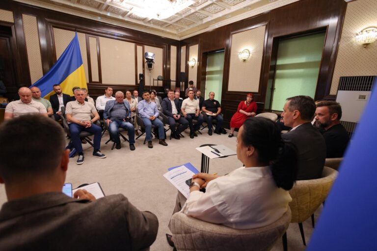  Участь Калашника в обговоренні реформ медицини та соціального захисту 