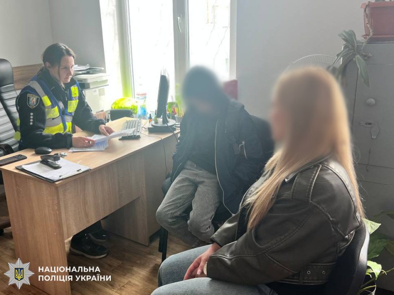  Ювенальні поліцейські притягнули до відповідальності киянку за неналежне виховання сина, який заради відео імітував знущання з кішки 