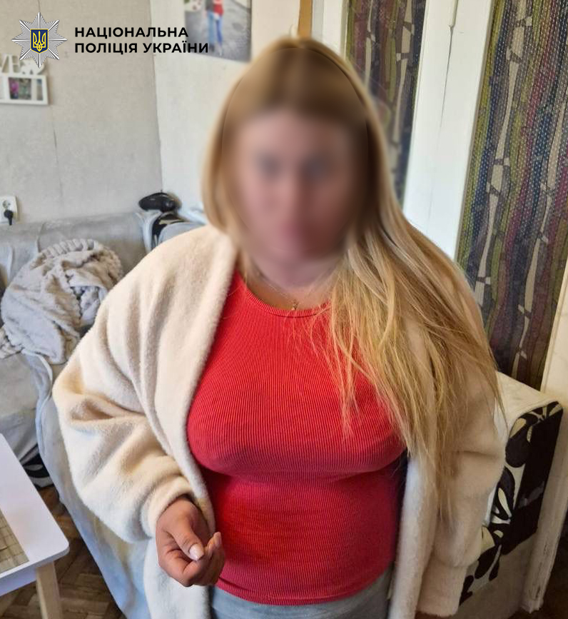  Столичні поліцейські повідомили про підозру жінці, яка влаштувала стрілянину у дворі житлового будинку та поранила чоловіка 