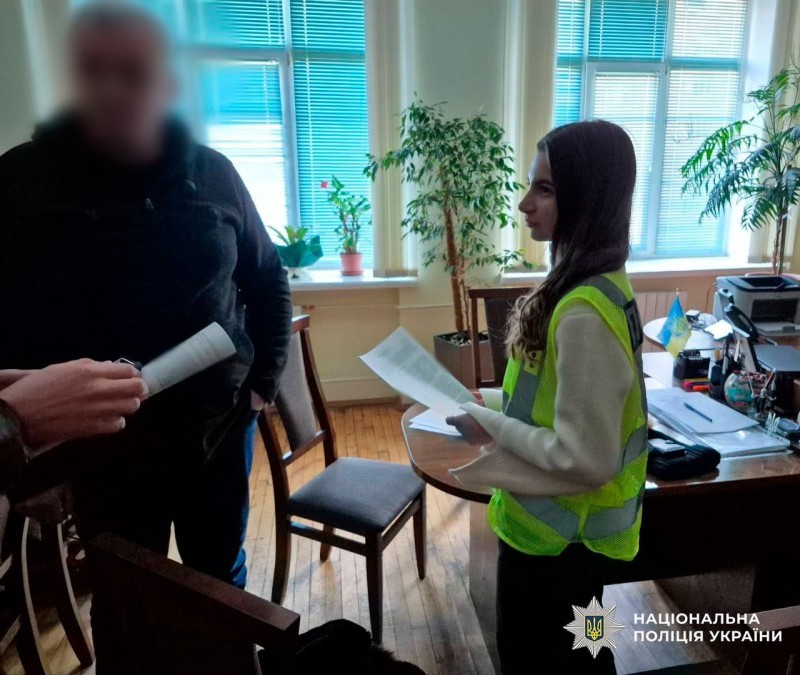  У Подільській РДА посадовцю повідомили про підозру через невиплату допомоги дітям-сиротам 