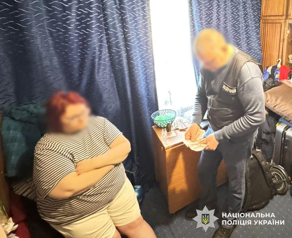  Поліцейські Києва викрили аферистку, що виманила у військовослужбовця понад 700 тисяч гривень 