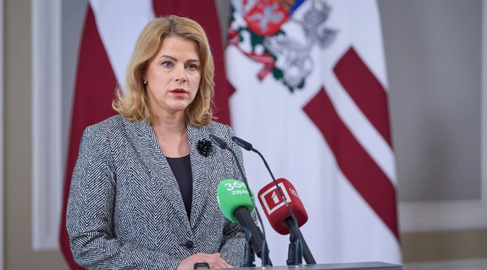  Прем’єрка Латвії подала у відставку 