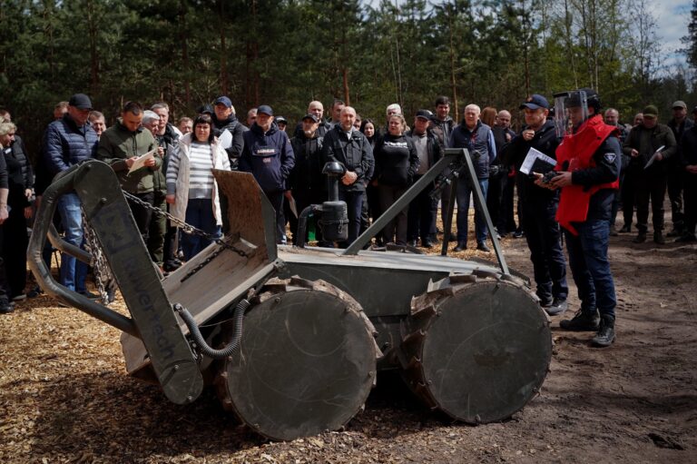  Калашник на Київщині: відновлення громад і розмінування територій обговорили під час виїзної наради 