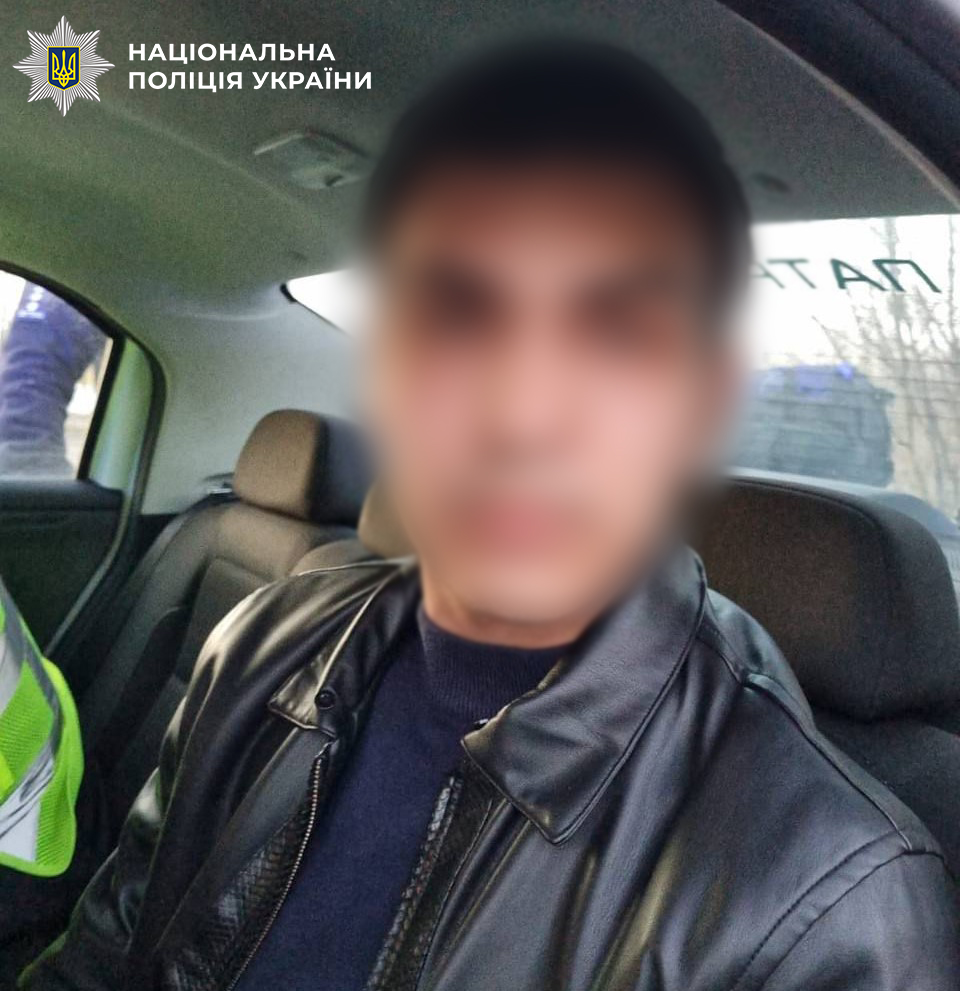 Столичні поліцейські затримали іноземця за крадіжку з квартири пенсіонера 