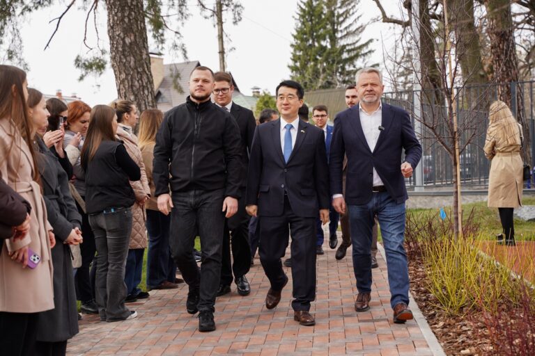  Микола Калашник: У Бучі запрацював центр розвитку та підтримки дітей 