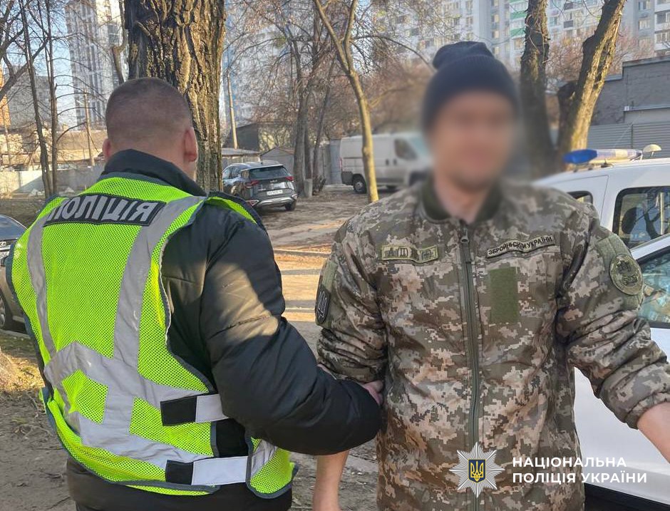  Слідчі поліції повідомили про підозру 38-річному чоловіку за опір поліцейському у столичному метро 
