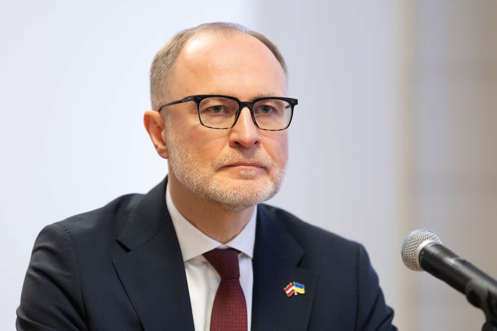  Міністр оборони Латвії перервав візит в Україну через інцидент з дроном 
