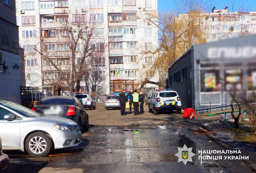  У Києві затримали чоловіка, який побив 75-річну сусідку 