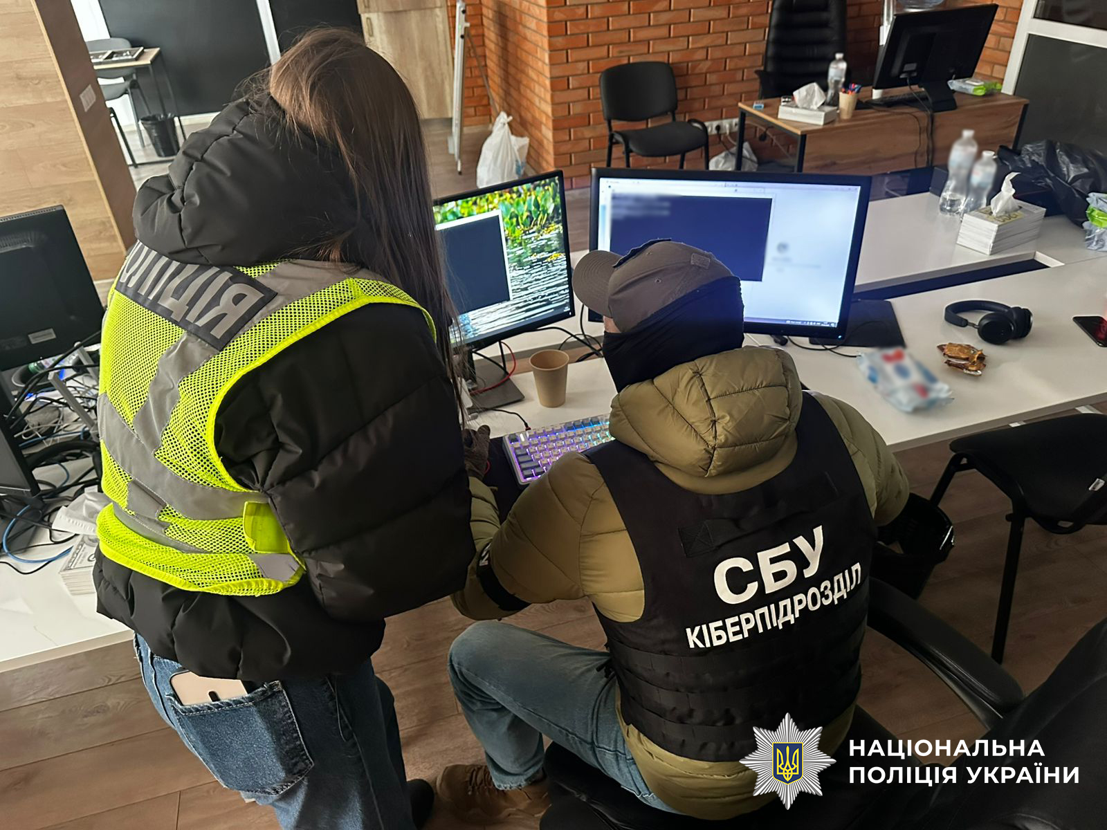  Поліція Києва та СБУ викрили мережу шахрайських «кол-центрів», що ошукали громадян на майже 18 млн грн 