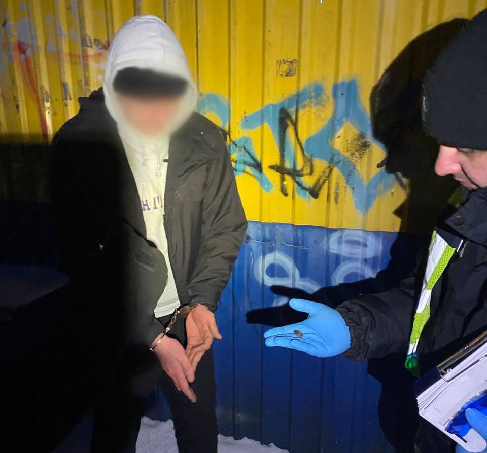  Поліцейські затримали киянина, який збував психотропи на території Святошинського району столиці 