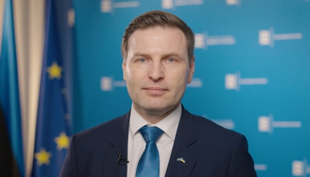  Міністр оборони Естонії покинув ОАЕ наземним шляхом через закриття аеропортів на Близькому Сході 