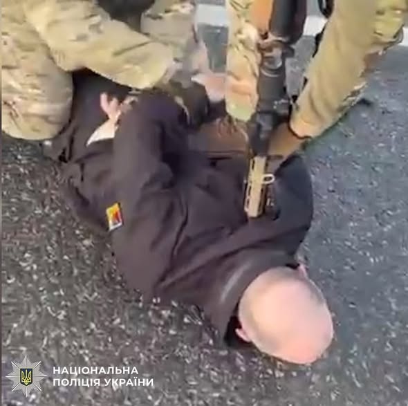  Теракт під прикриттям волонтерства: поліцейські Києва спільно з СБУ затримали іноземця та його спільника, які підірвали авто у столиці 