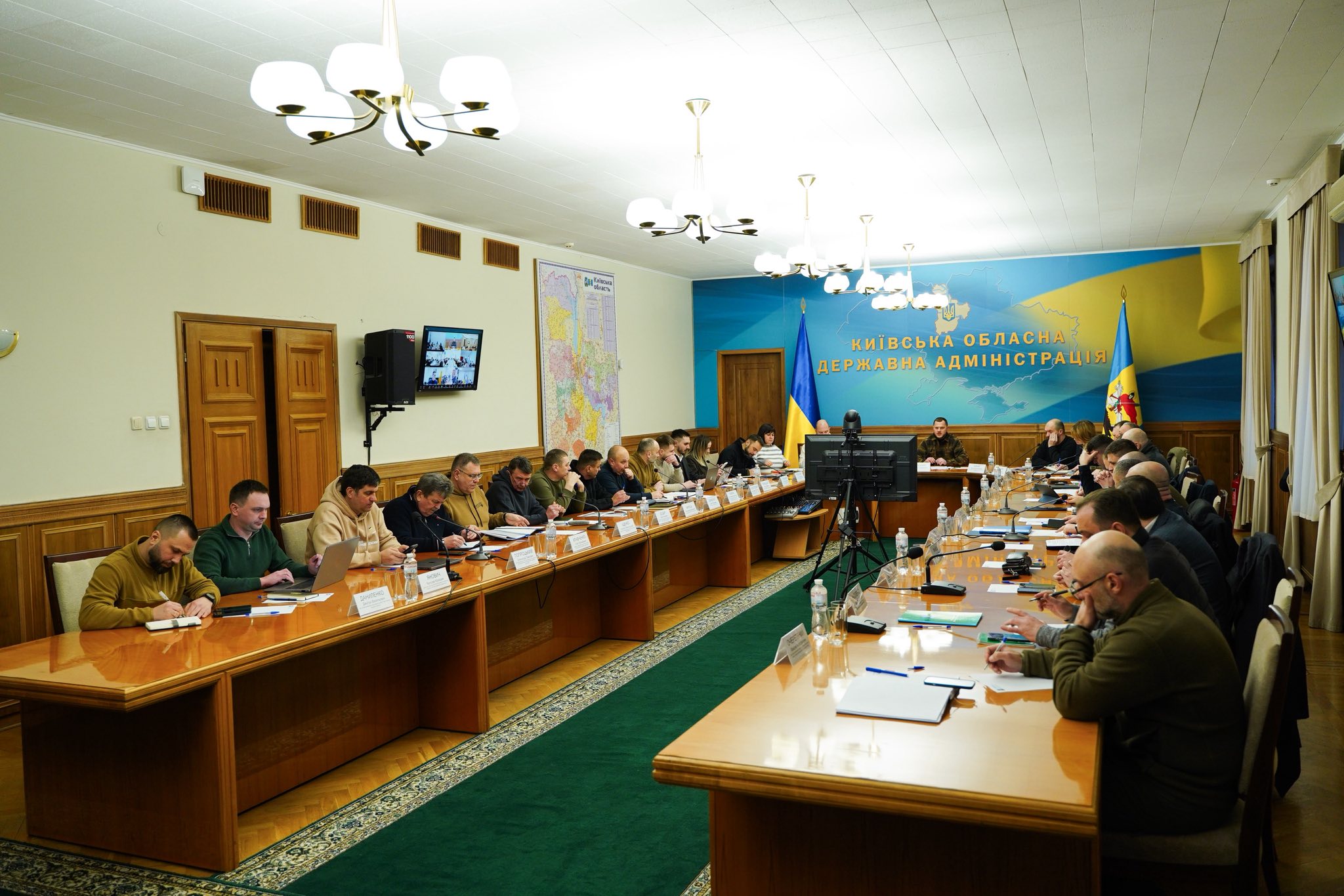  Микола Калашник провів чергове засідання оперативного штабу Ради оборони Київської області: ключові питання порядку денного 
