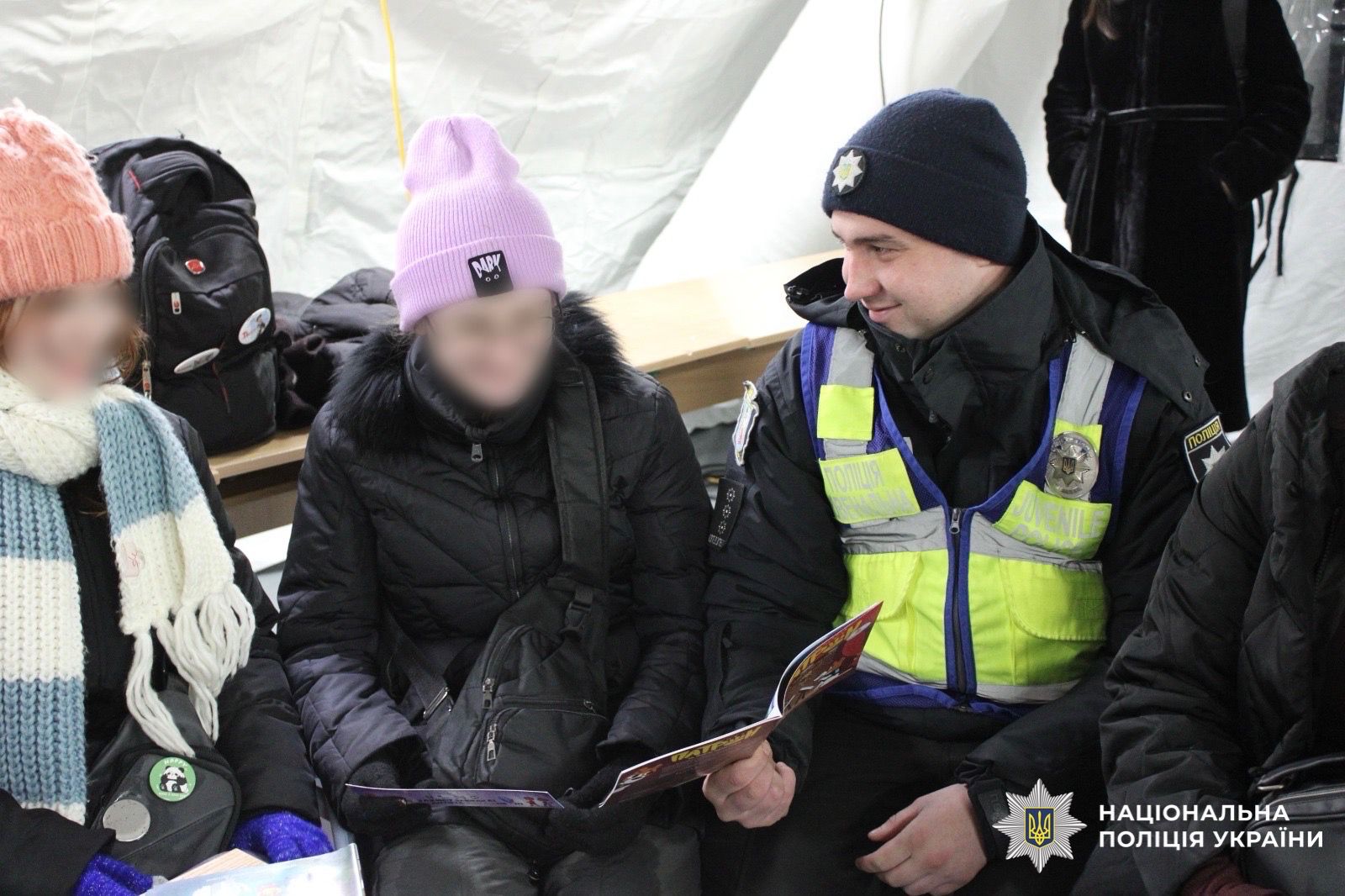  Ювенальні поліцейські нагадують дітям про правила безпеки 
