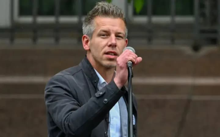  Головний суперник Орбана заявив, що по ньому хочуть "вдарити" публікацією інтимних відео 