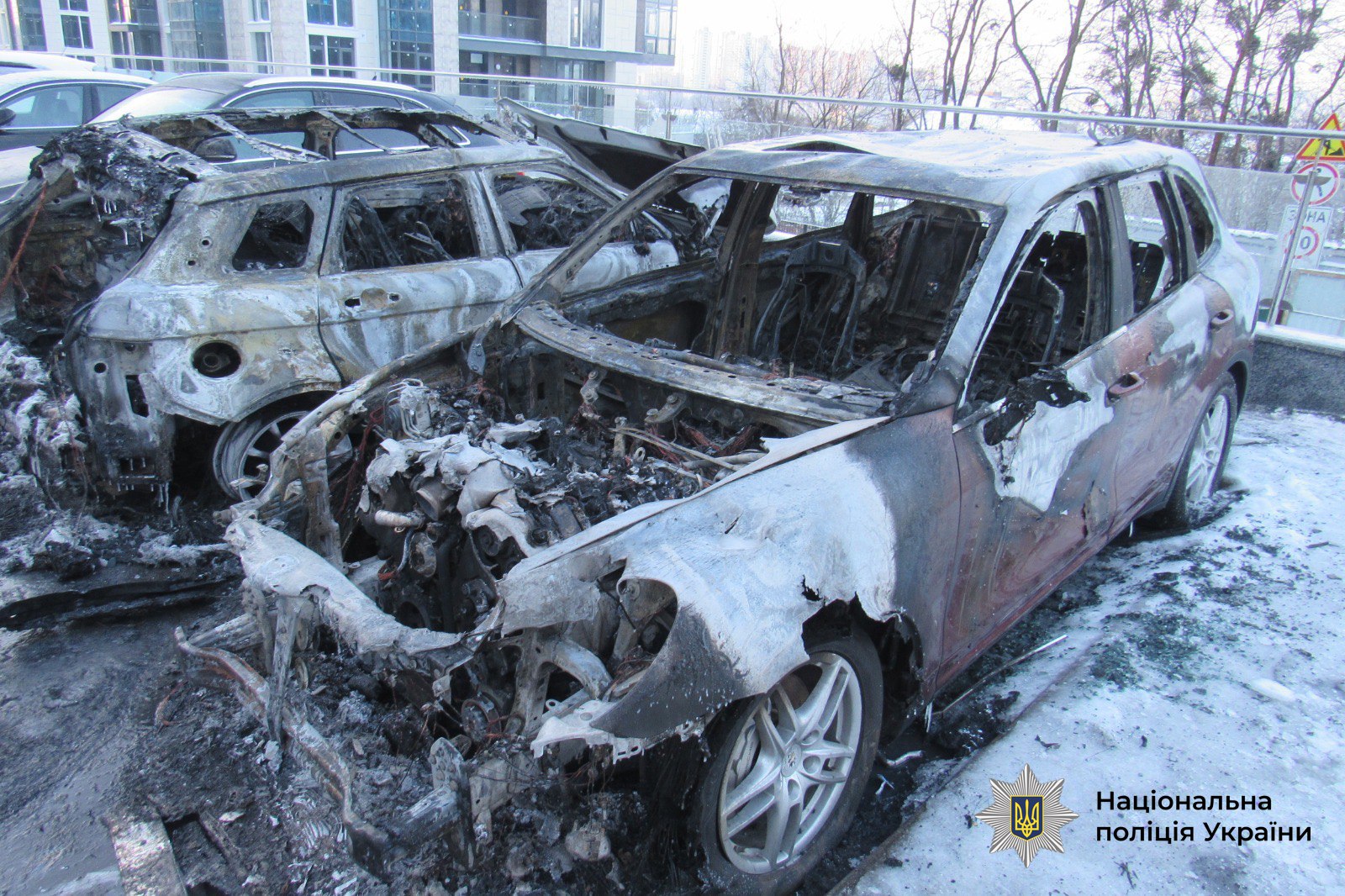  Спалили Porsche Cayenne та Range Rover на Новопечерських Липках: поліцейські Києва затримали двох зловмисників 