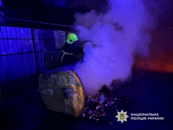  В Одесі «сміттєвий диверсант» підпалив 10 баків з відходами 