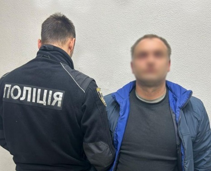  Судитимуть чернігівця, який ножем та сапою завдав тілесних ушкодже своєму сусіду та його брату 