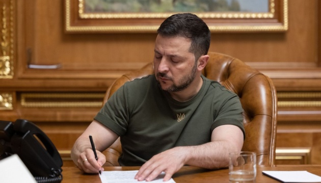  Зеленський підписав закон, що реалізує права на відпустку звільненим з полону військовослужбовцям 