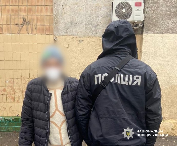  В Одесі чоловік спричинив незнайомцю тяжкі тілесні ушкодження… милицею 