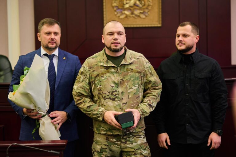  Микола Калашник вручив державні нагороди та пам’ятні знаки захисникам і жителям Київщини за мужність, віддану працю та внесок у розвиток регіону 