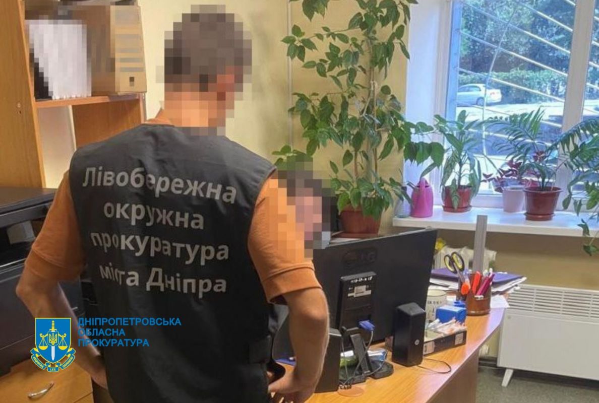  На Дніпропетровщині експосадовцям «Укрзалізниці» та директору фірми повідомили про підозру у привласненні 6,7 млн грн 