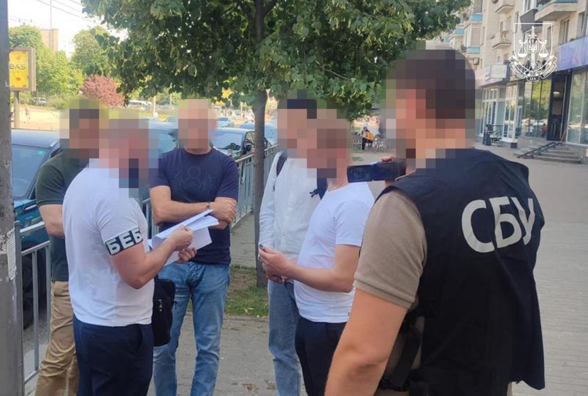  Нанесли державі шкоди на понад 344 млн грн: на несплаті податків викрито екскерівництво компанії-авіаперевізника, їм повідомлено про підозри 