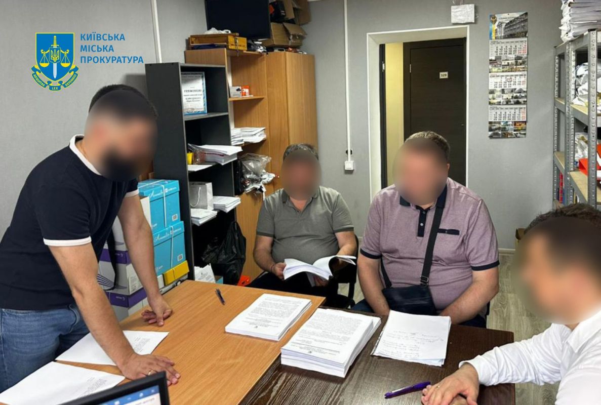  Директору Департаменту транспорту КМДА повідомили про підозру через недбалість, що призвела до руйнування тунелю метро. 