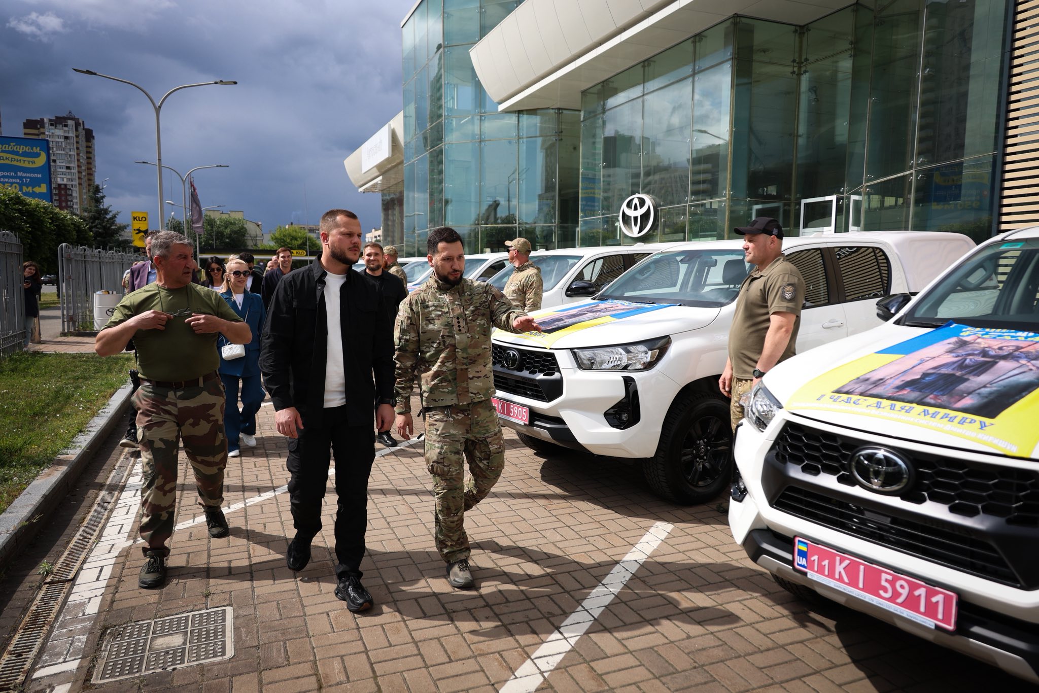  Микола Калашник: 9 пікапів передали для роти ударних безпілотних авіаційних комплексів 114-ї бригади ТрО 