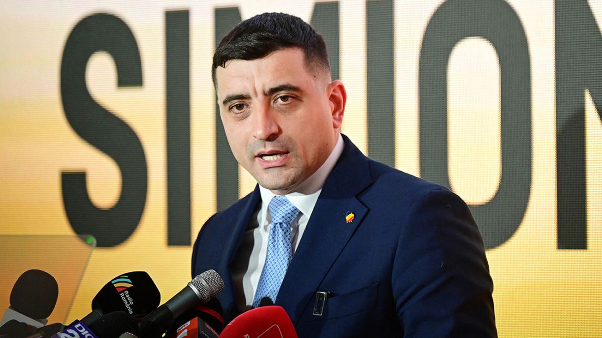  Скандальний Сіміон каже, що його перемогу на виборах в Румунії вкрали Єврокомісія і Франція 