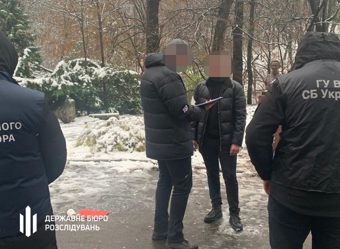 Судитимуть правоохоронця, викритого на спробі «вирішити питання» з виїздом за кордон для іншої особи за $11 тис. 