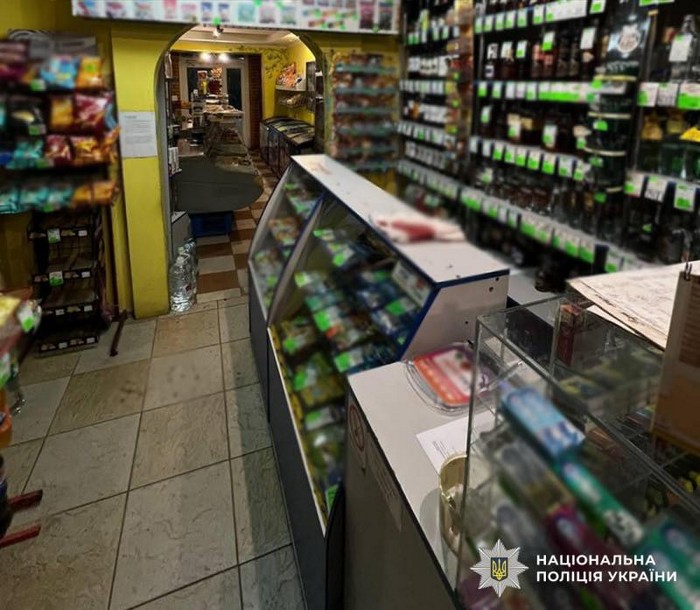  Замах на вбивство: в Житомирі чоловік стріляв у продавця магазину з пістолета 