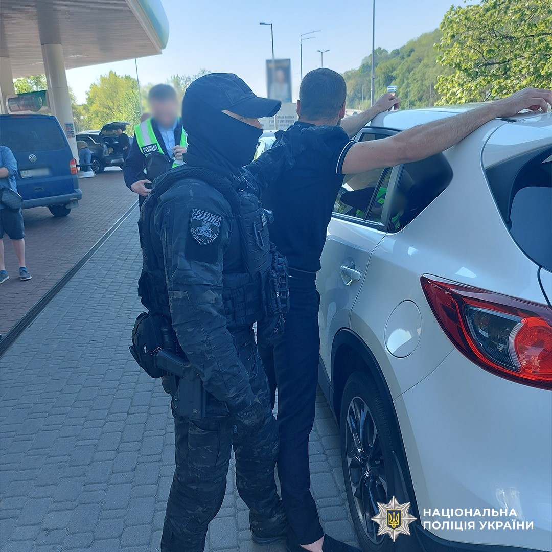  У столиці Нацполіція затримала зловмисника, який обіцяв влаштувати чоловіка на службу в ГУР МО 