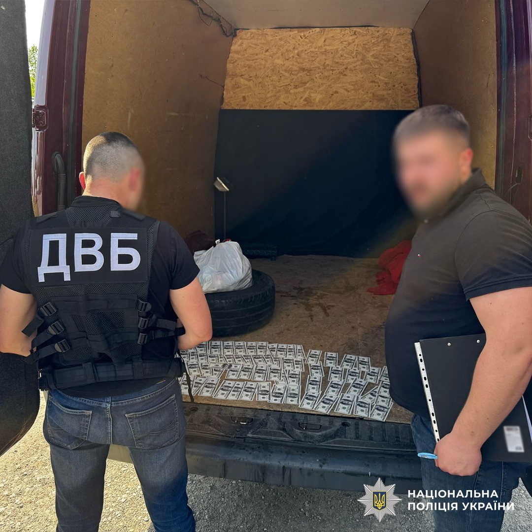  На Тернопільщині Нацполіція викрила незаконну схему переправлення військовозобов’язаних за кордон 
