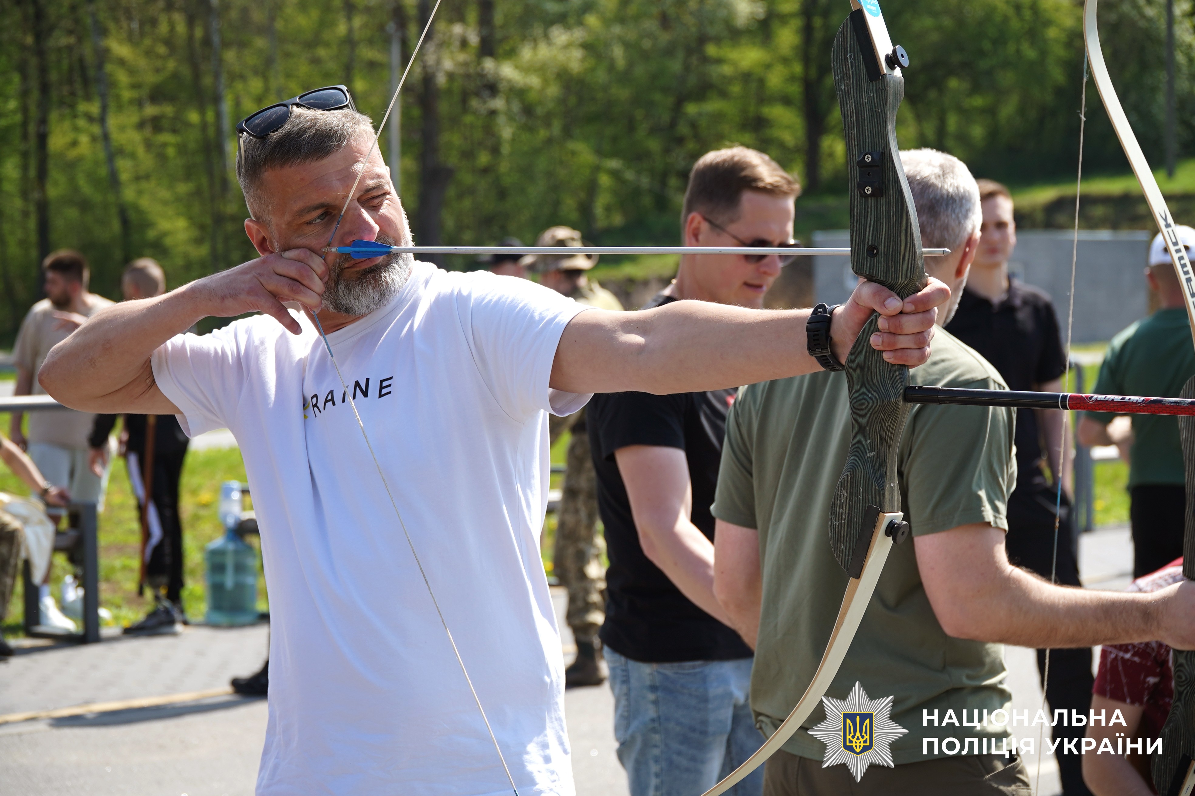  На Тернопільщині для бійців, які проходять реабілітацію, організували змагання зі стрільби з лука 