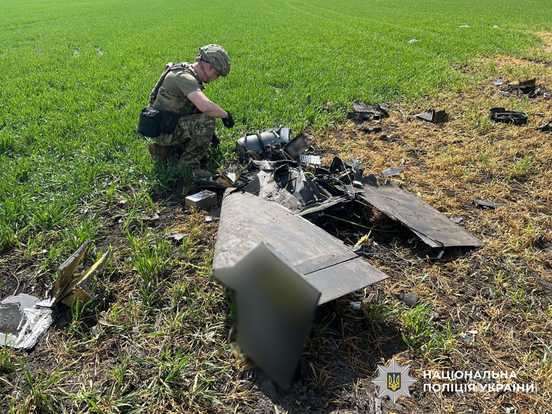  Вибухотехніки поліції Чернігівщини знешкодили бойову частину ворожого ударного безпілотника 
