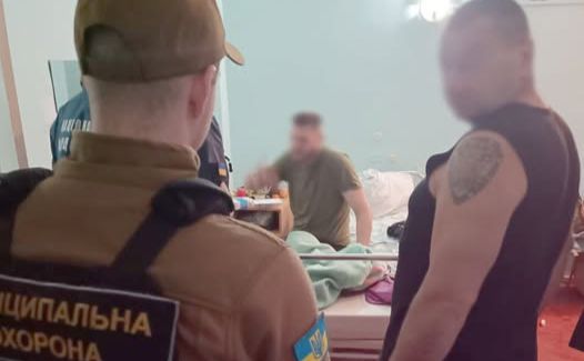  У столичній лікарні пацієнти поставили «на вуха» всіх лікарів і правоохоронців 