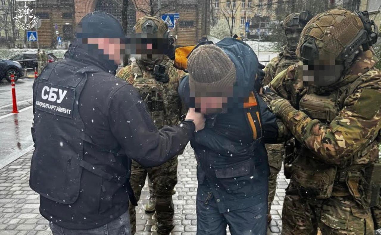  Здавав ворогу дані про оборонні об’єкти у столиці: в центрі Києва затримали ворожого агента 