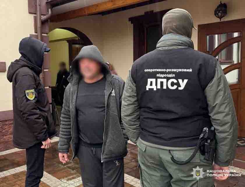  Поліція Буковини викрила схему незаконного переправлення чоловіків призовного віку за кордон 