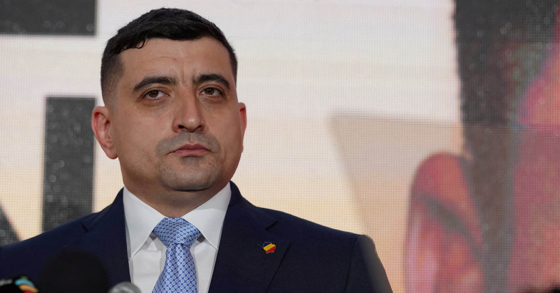 Президентські рейтинги в Румунії: ультраправий кандидат лідирує, але програє у другому турі 