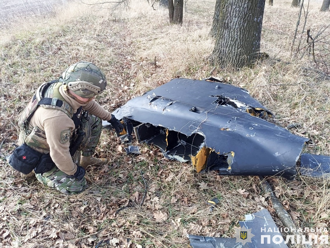  Вибухотехніки поліції Чернігівщини знешкодили бойову частину ворожого ударного безпілотника 