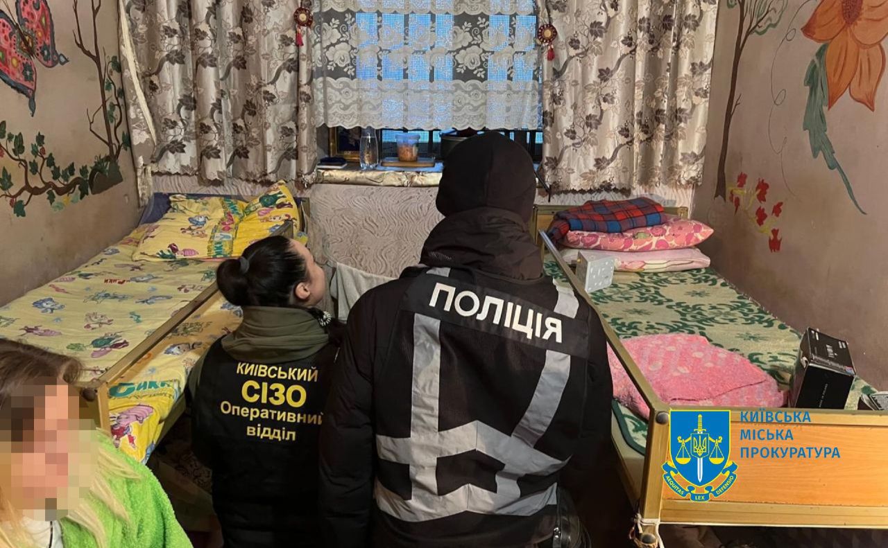  Передавали наркотики в СІЗО в шкарпетках і цукерках: у столиці судитимуть членів злочинної групи 