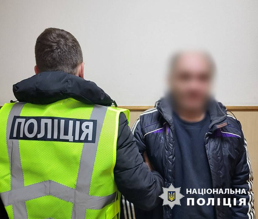  Викликав швидку з останніх сил: в Святошинському районі порізали чоловіка 