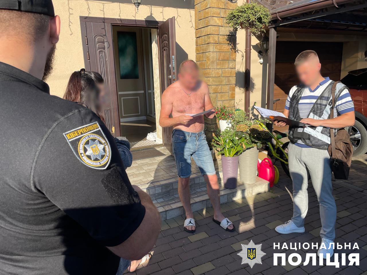  Продавали підробки світового бренду: кіберполіцейські Хмельниччини викрили злочинну групу 