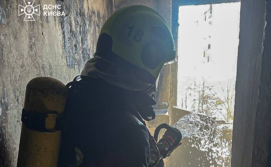  У Києві горіла багатоповерхівка: є постраждала 