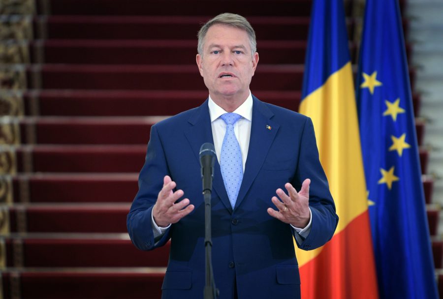  КС Румунії збереться на засідання через відставку президента Йоганніса 