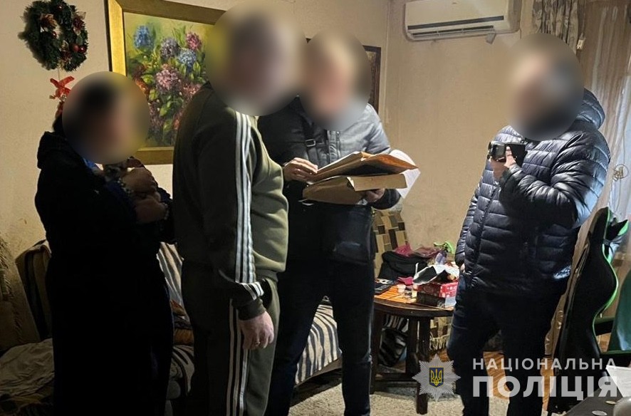  Силою відібрали приміщення аптеки — у Дніпрі поліція викрила учасників злочинного угруповання 